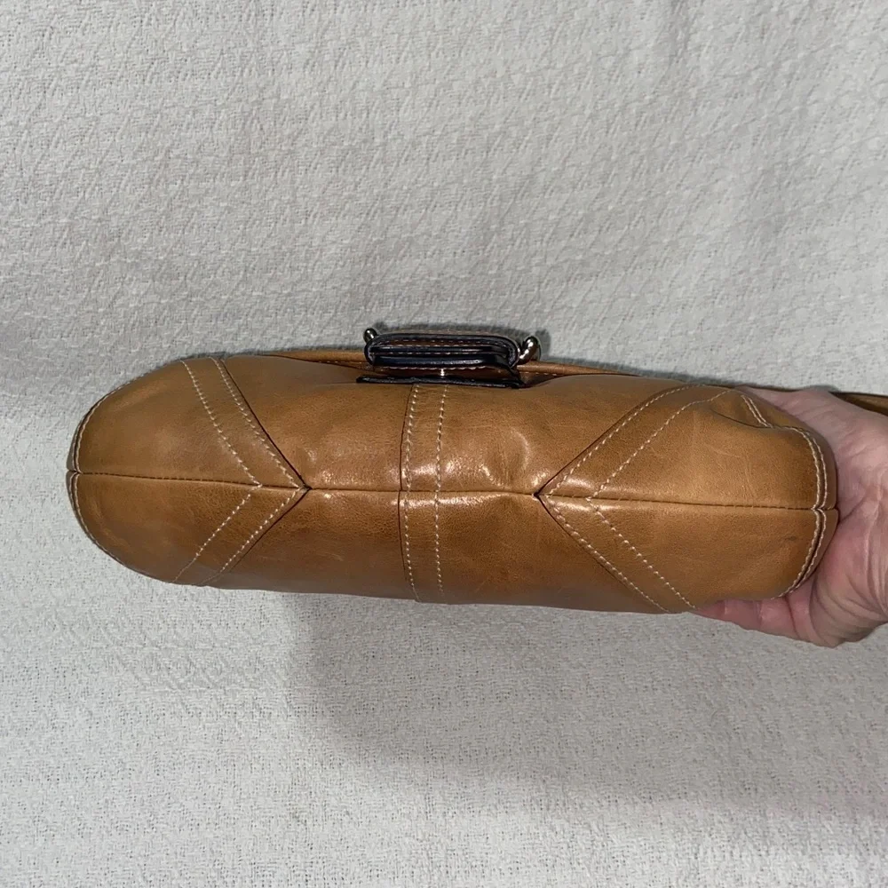 RARE HTF Coach Soho 9247 British Tan Y2K Hobo Shoulder Bag